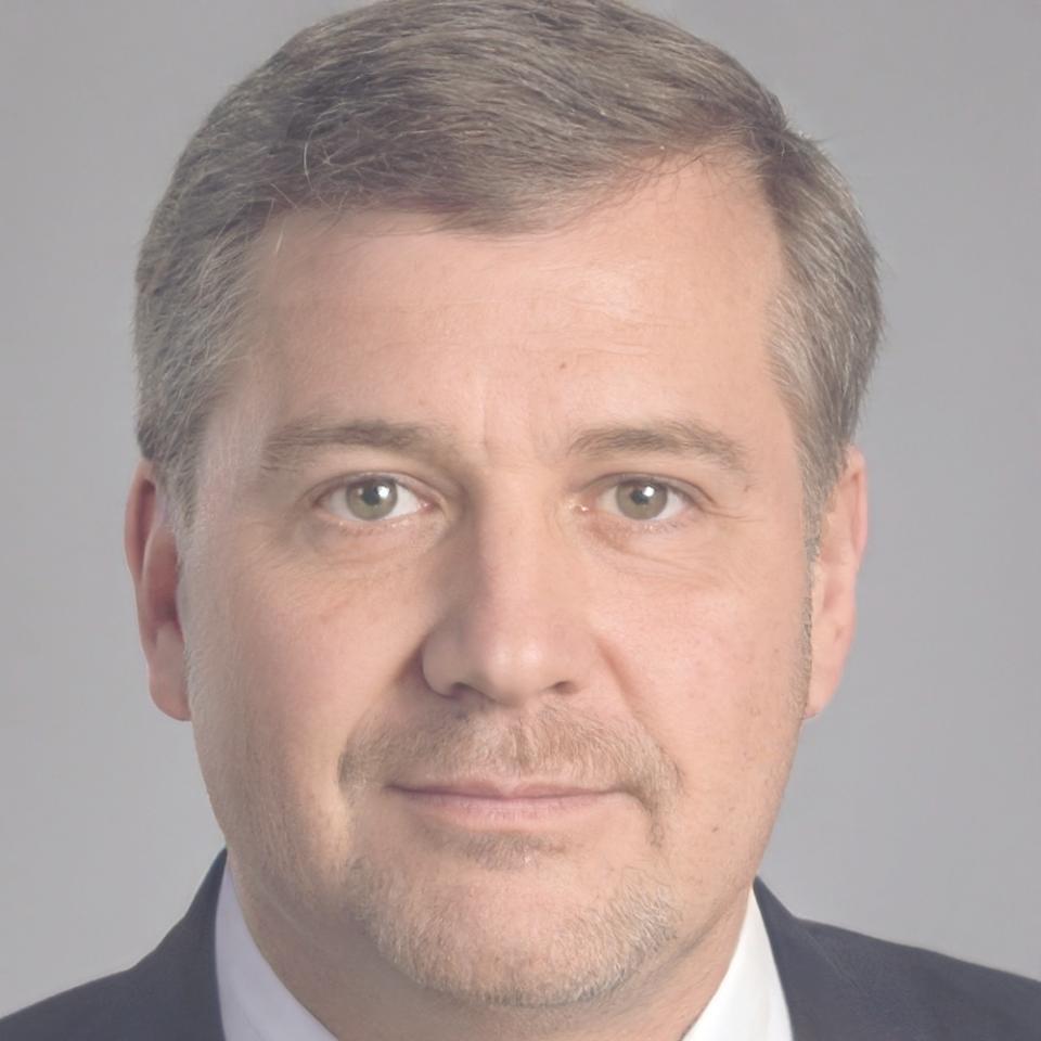 Portrait professionnel de Loïc Ferrand, responsable optimisation opérationnelle